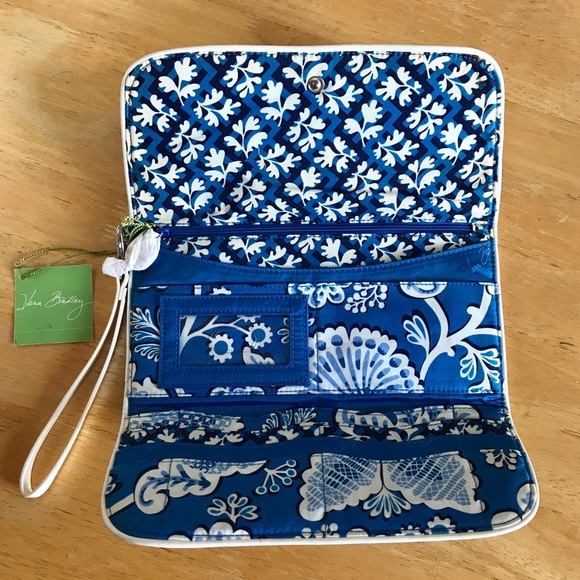 Vera Bradley Blue Lagoon Clutch - NWT - Picture 4 of 6